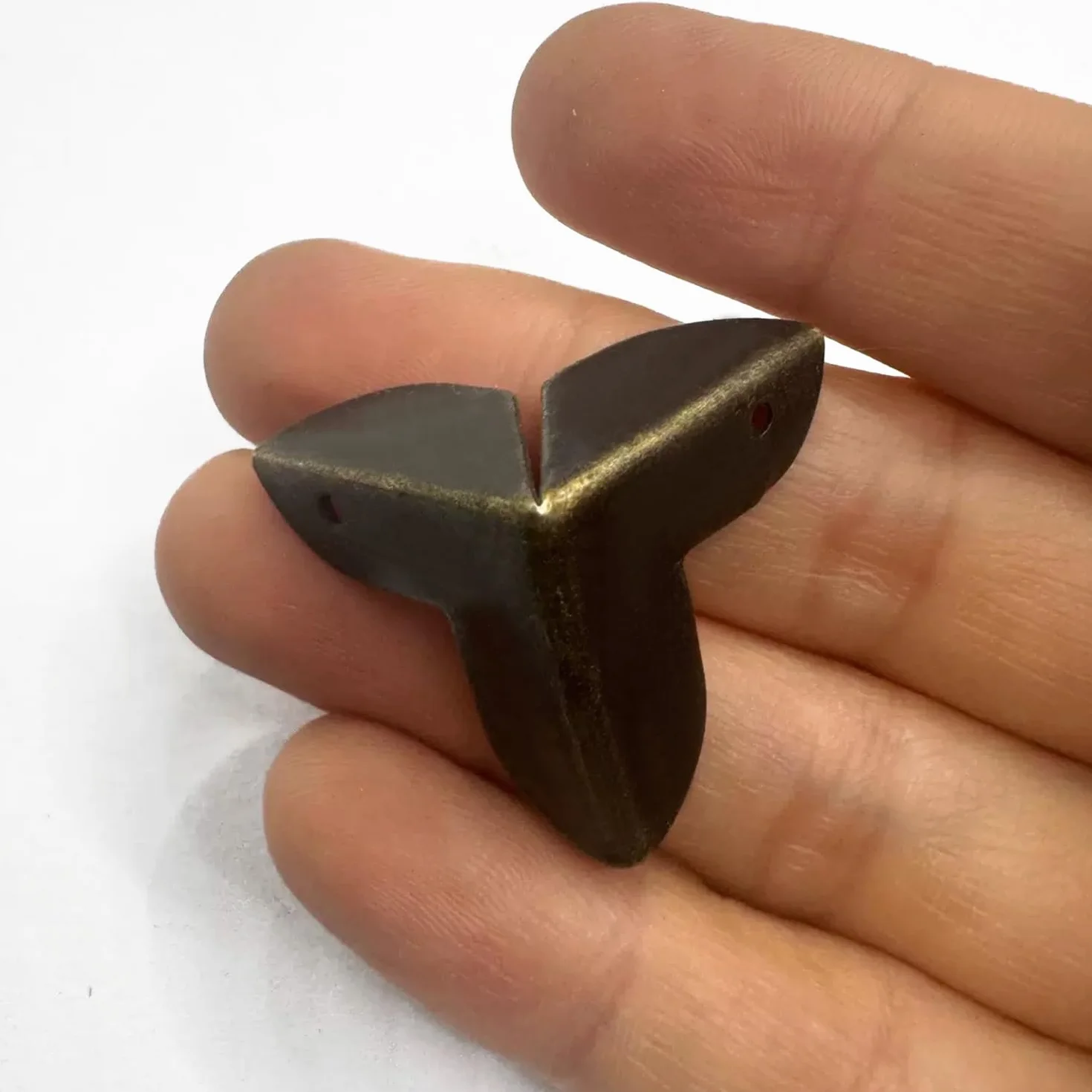 50 Pezzi Paraspigoli Angolari Metallo Inclusi 100 Viti, Accessori per La Protezione dei Bordi, Mobile Angolare per Scatole, Mobili, Scaffali, Tavoli, Gioielli, Scatola Regalo