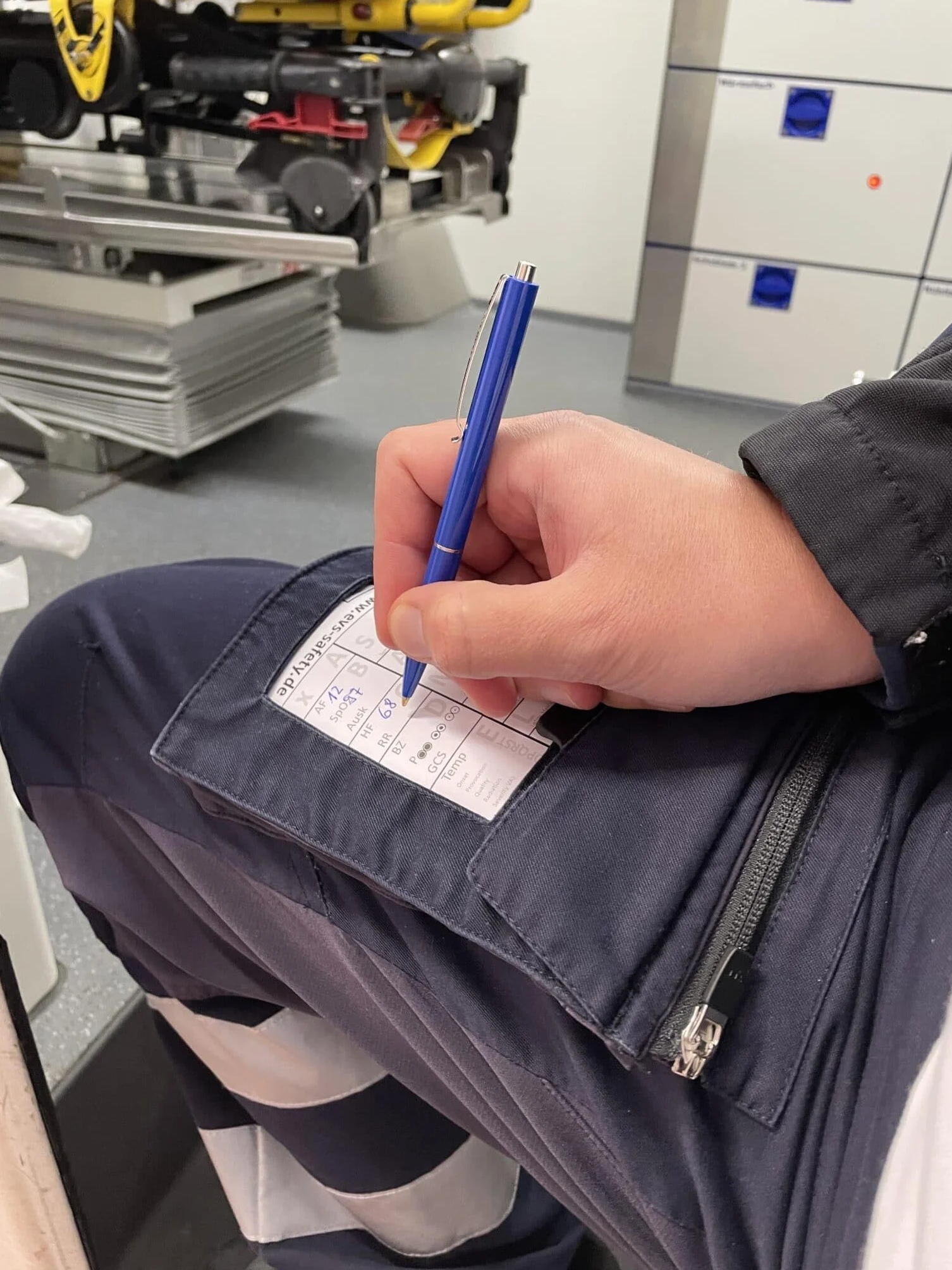 10 blocchi per i servizi di soccorso con schema ABCDE – blocchi compatti in formato DIN A6 | Struttura trasparente per documentazione rapida | Pacchetto da 10 blocchi | Ideale per inserti di emergenza