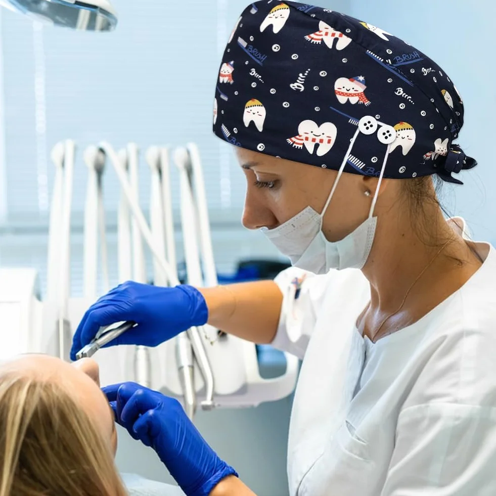 4 cappucci dentali per donne e uomini, regolabili, per dentisti, cappellini elastici da infermiera, cappelli da lavoro con bottone e fascia per il sudore