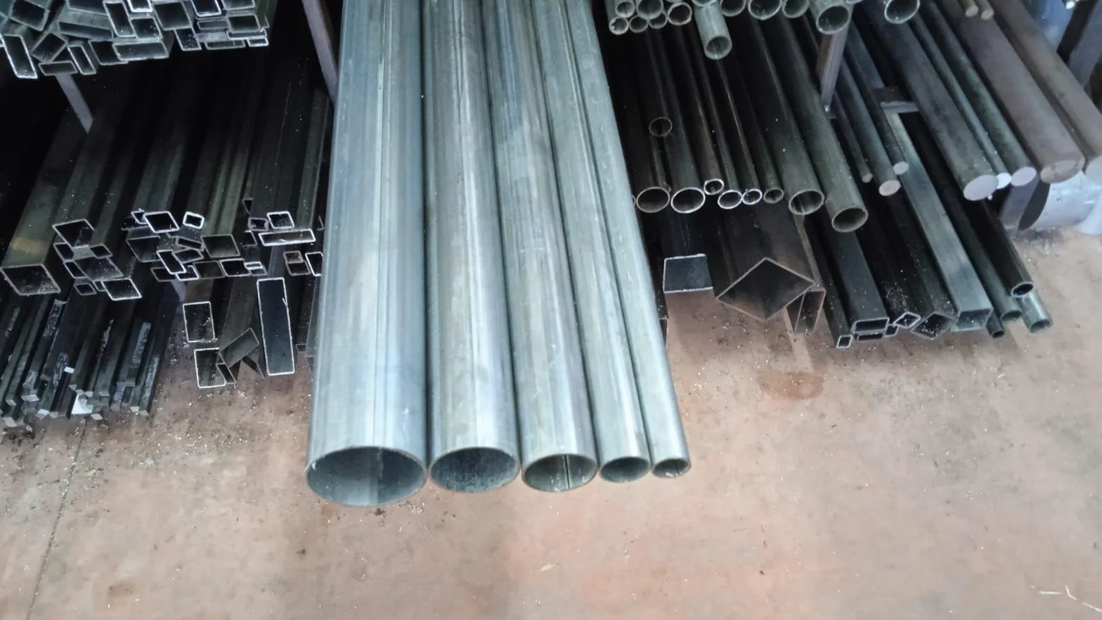 Tubo Tondo ferro ZINCATO LUNGO 1 METRO varie sezioni (Confezione 3 PALI D40x1.5x1000 mm)